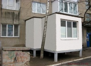 Балкон на "ножках"