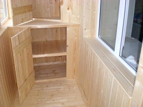 встроенный угловой шкаф на лоджии