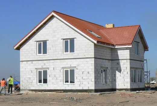 Недорогой и практичный вариант наружной отделки дома из газосиликата