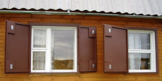 Защита окон на даче ставнями