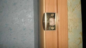 Установка ручки на межкомнатную дверь