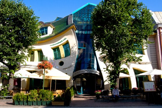 Горбатый дом (The Crooked House)