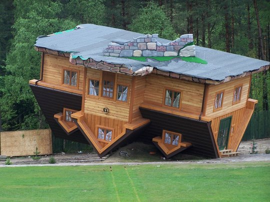 Перевернутый дом. Шимбарк, Польша