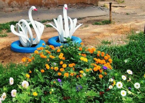 Сад можно украсить различными ненужными предметами