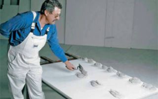 Способы и этапы отделки стен гипсокартоном без каркаса и профиля