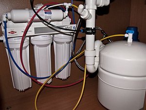 установка фильтра для воды под мойку