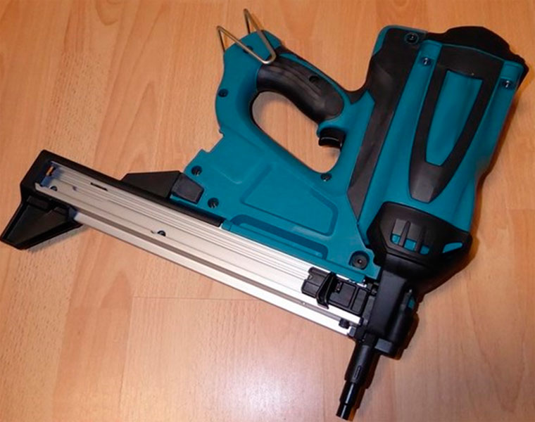 Модель Makita GN420CLSE