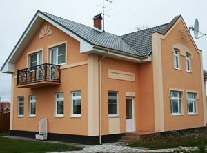 Декоративная штукатурка отлично смотрится на фасаде