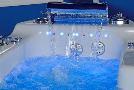 Большой водопад для ванны