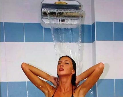 Настенный водопад для душевой