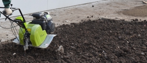 Вспашка газона культиватором