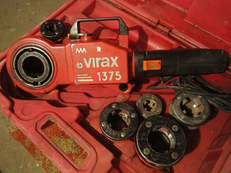 Инструмент для нарезки резьбы на трубах