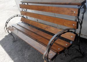 Скамейки для дачи из металла и дерева 2