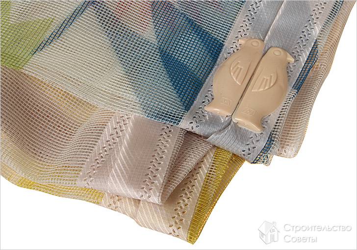 На магнитах