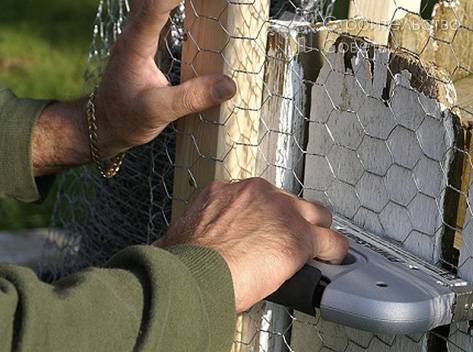 Классический вариант степлера