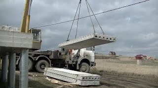 Укладка бетонных плит перекрытия на фундамент. Строим ДОМ сами.