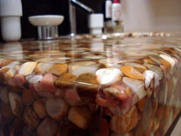 Акриловые смолы часто используются для декоративных столешниц