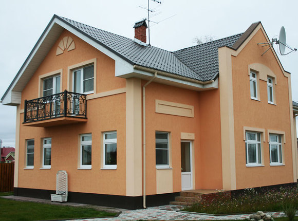 Дом, отделанный штукатуркой