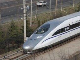 Возможно, инструкция РЖД скоро заставит этой краской покрывать такие малошумные эти скоростные поезда – не слышно, так хоть пусть будет видно