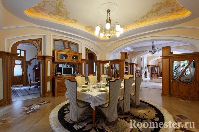 Комната с буфетом, столом и стульями