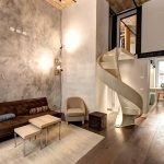 Винтовая лестница в интерьере