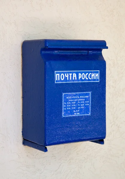 Русский голубой ящик на стене — стоковое фото