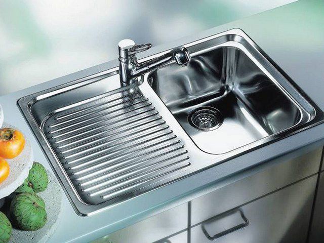 Классическое место установки - в соответствующее отверстие мойки