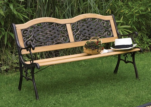 Садовая скамья из дерева и металла Садовая скамья из дерева и металла